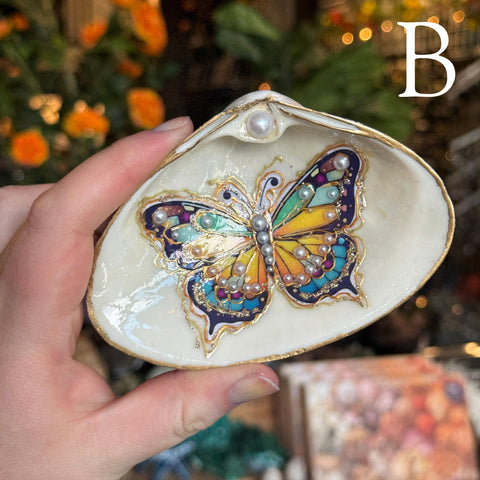 Eleanora Soroca B Footed Decoupage Shell Dish | Butterfly