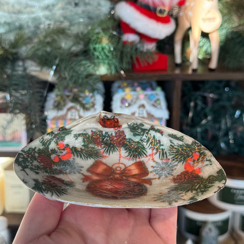 Eleanora Soroca Holiday Decoupage Shell Jewelry Dish