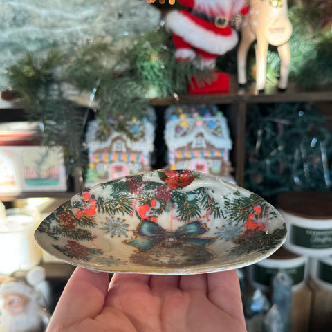 Eleanora Soroca Holiday Decoupage Shell Jewelry Dish