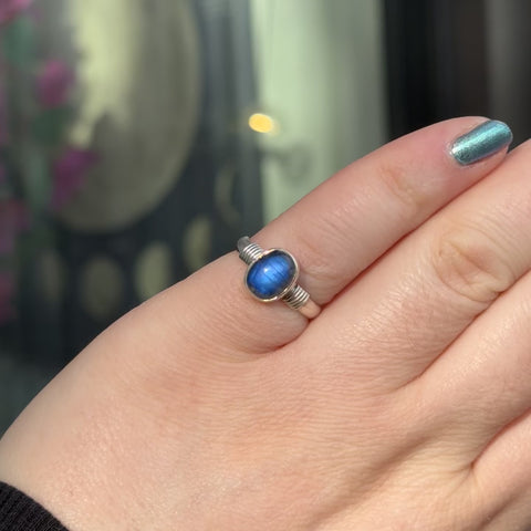Vintage Moonstone Ring "Shannon" - Size 6