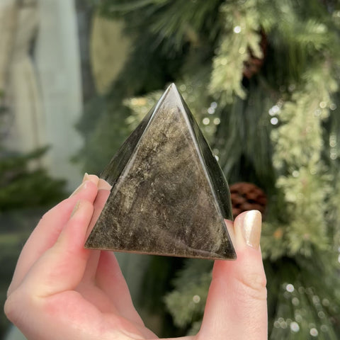 Obsidian Pyramid "Ollie"