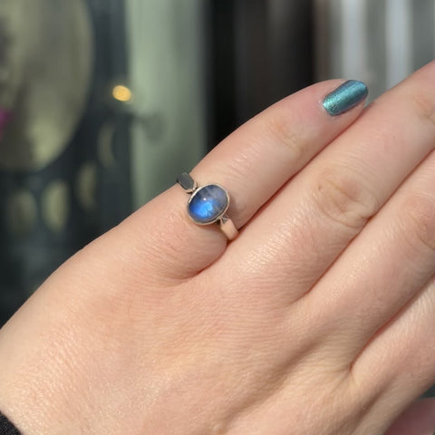 Vintage Moonstone Ring "Lola" - Size 5.5