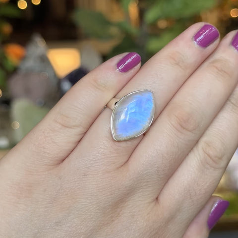 Moonstone Ring "Kyra" - Size 9