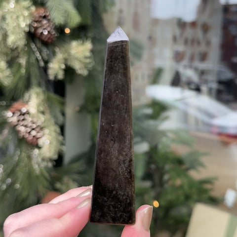 Little Obsidian Obelisk "Hugo"