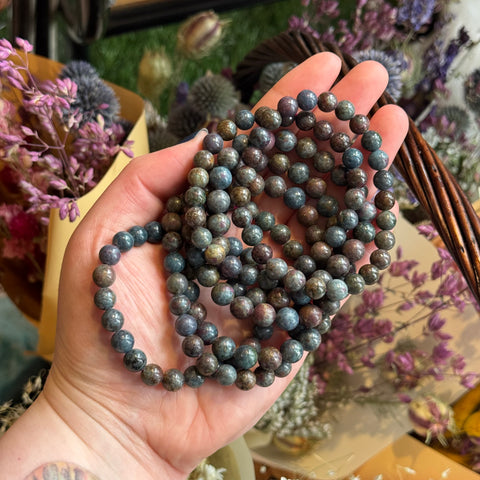Ravenstone Crystals Ruby Kyanite Stretch Bracelet