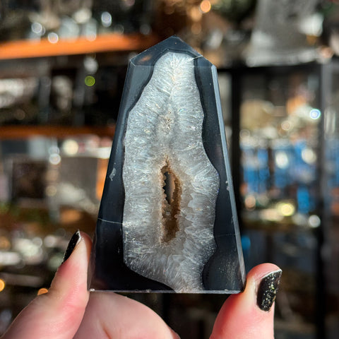 Ravenstone Crystals Black Agate "Eddie"