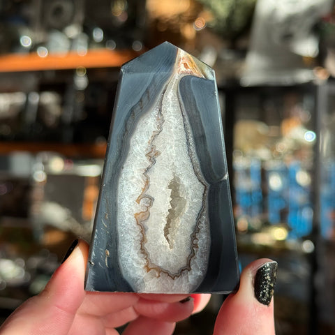 Ravenstone Crystals Black Agate "Rusty"