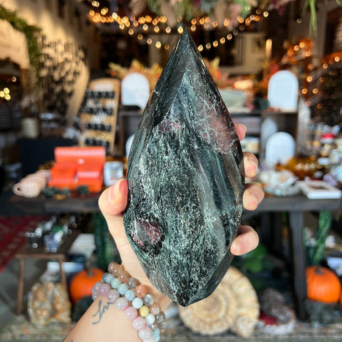 Ravenstone Crystals Garnet | Fuchsite "Yolanda"