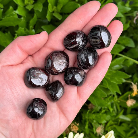 Ravenstone Crystals Garnet Tumble