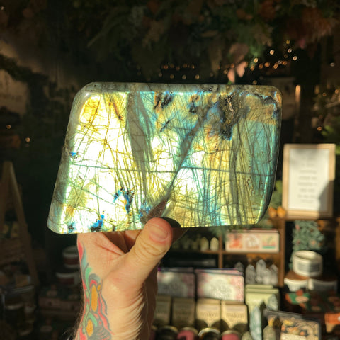 Ravenstone Crystals Labradorite "Alicia"