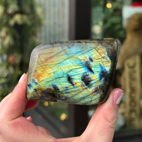 Ravenstone Crystals Labradorite "Anisa"
