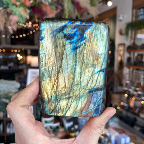 Ravenstone Crystals Labradorite "Helen"