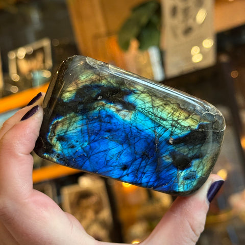 Ravenstone Crystals Labradorite "Isabella"
