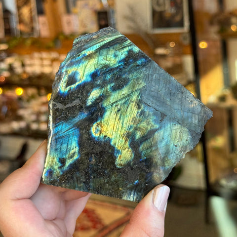 Ravenstone Crystals Labradorite "Maeve"