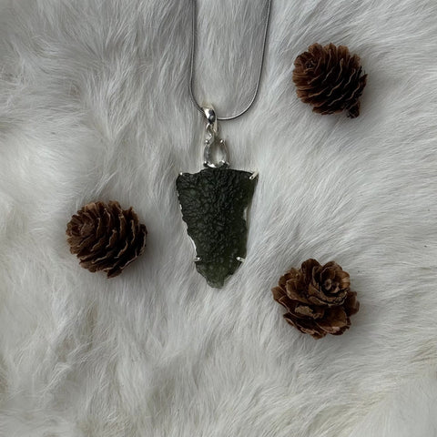 Ravenstone Crystals Moldavite | Libyan Desert Glass Necklace "Zoe"