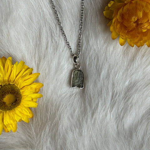Ravenstone Crystals Moldavite Necklace "Bella"