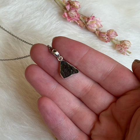 Ravenstone Crystals Moldavite Necklace "Casey"