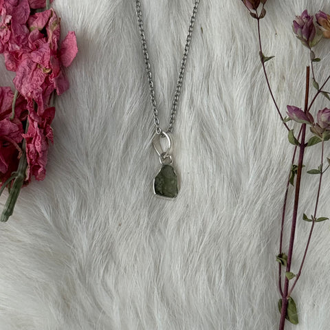 Ravenstone Crystals Moldavite Necklace "Daphne"