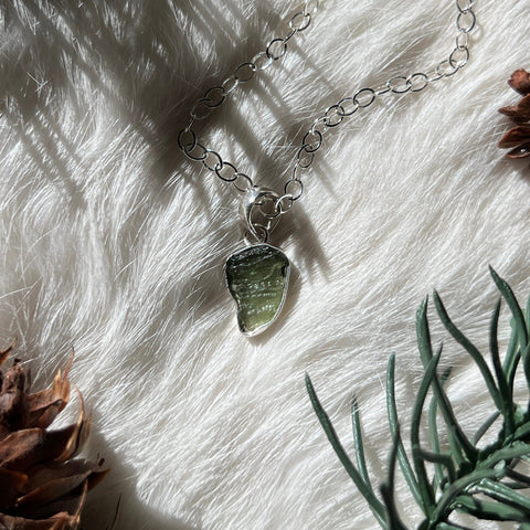 Ravenstone Crystals Moldavite Necklace "Diane"