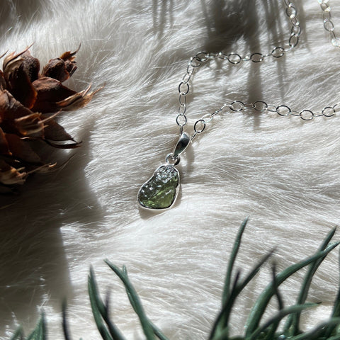 Ravenstone Crystals Moldavite Necklace "Elaine"