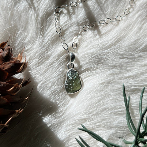 Ravenstone Crystals Moldavite Necklace "Elaine"