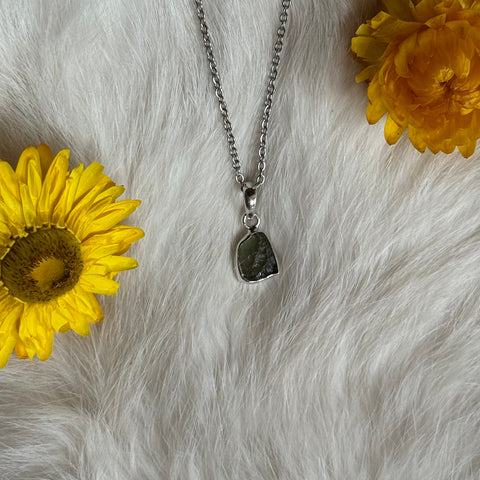 Ravenstone Crystals Moldavite Necklace "Estelle"
