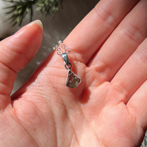 Ravenstone Crystals Moldavite Necklace "Iris"