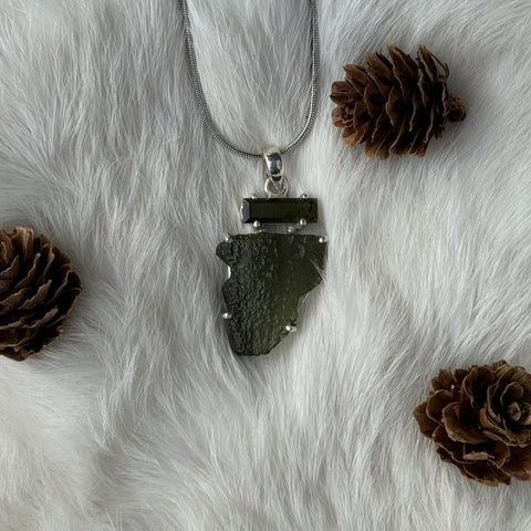 Ravenstone Crystals Moldavite Necklace "Jenny"