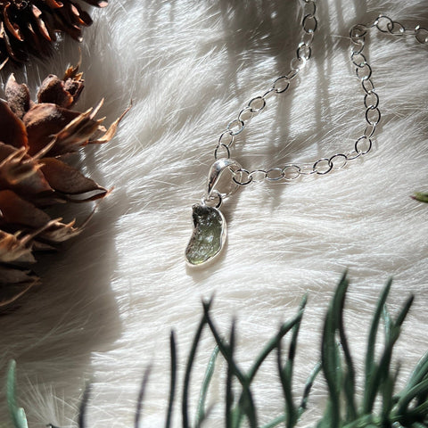 Ravenstone Crystals Moldavite Necklace "Kelsey"