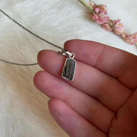 Ravenstone Crystals Moldavite Necklace "Kyra"