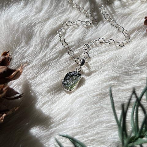Ravenstone Crystals Moldavite Necklace "Linda"