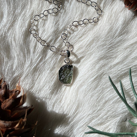 Ravenstone Crystals Moldavite Necklace "Linda"