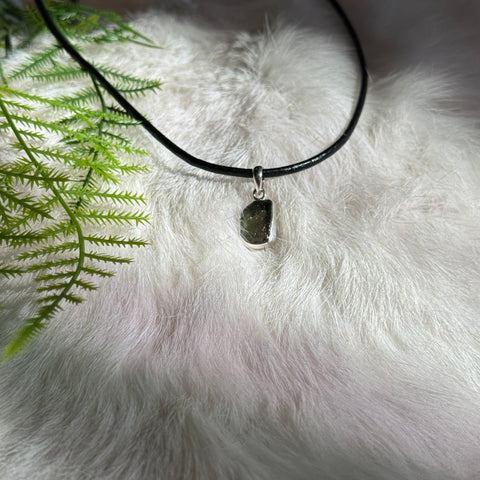 Ravenstone Crystals Moldavite Necklace "Linda"