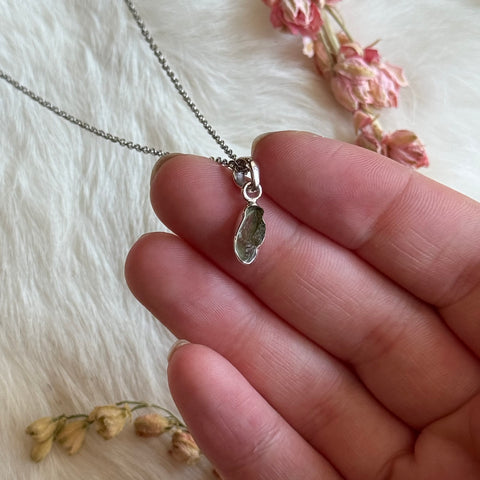 Ravenstone Crystals Moldavite Necklace "Liv"