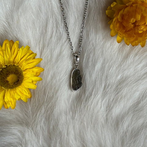 Ravenstone Crystals Moldavite Necklace "Lola"