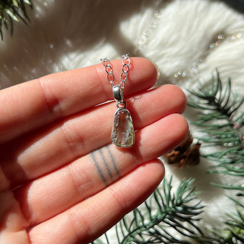 Ravenstone Crystals Moldavite Necklace "Lucy"