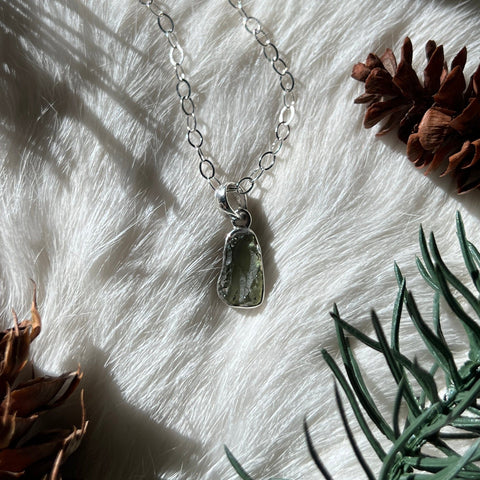 Ravenstone Crystals Moldavite Necklace "Lucy"