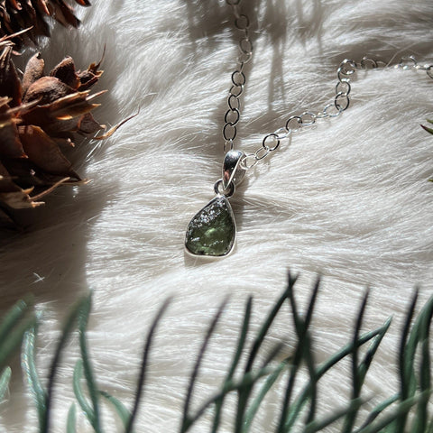 Ravenstone Crystals Moldavite Necklace "Pauline"