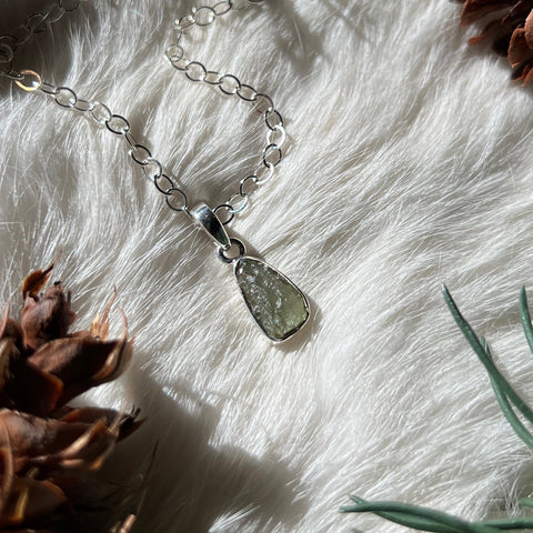 Ravenstone Crystals Moldavite Necklace "Rita"