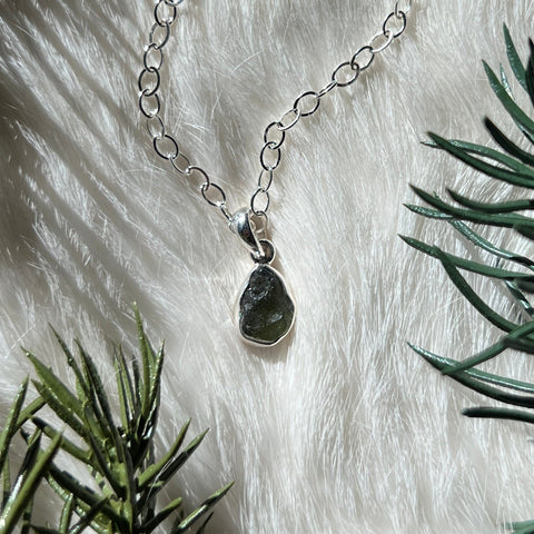 Ravenstone Crystals Moldavite Necklace "Sharon"