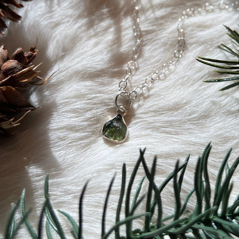 Ravenstone Crystals Moldavite Necklace "Susie"