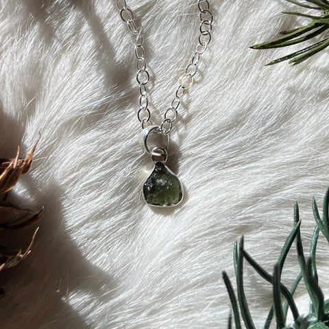Ravenstone Crystals Moldavite Necklace "Susie"