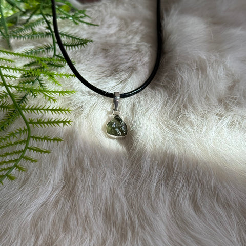 Ravenstone Crystals Moldavite Necklace "Susie"