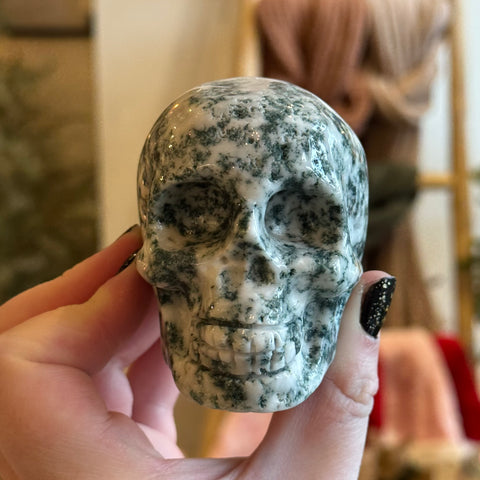 Ravenstone Crystals Moss Agate Skull "Lawrence"