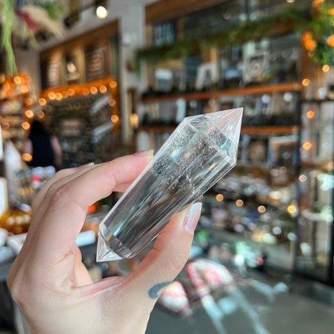 Ravenstone Crystals Quartz Vogel "Theodora"