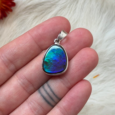 Ravenstone Crystals Ammolite Necklace "Penny"