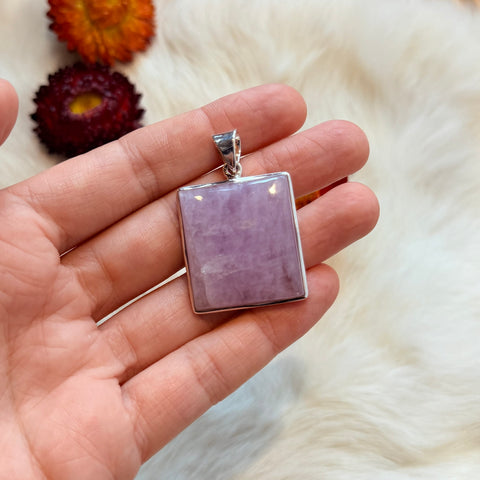 Ravenstone Crystals Kunzite Necklace "Bobby"