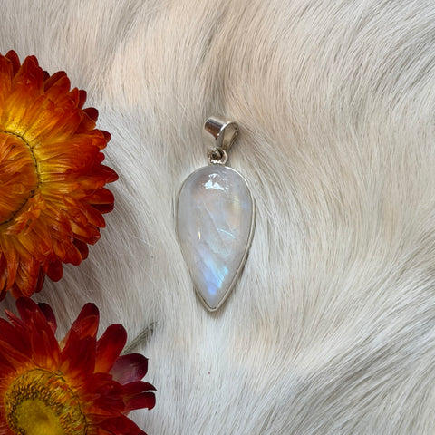Ravenstone Crystals Moonstone Necklace "Michelle"