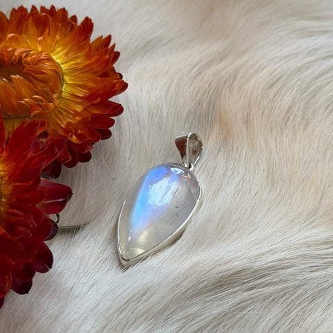 Ravenstone Crystals Moonstone Necklace "Sue"