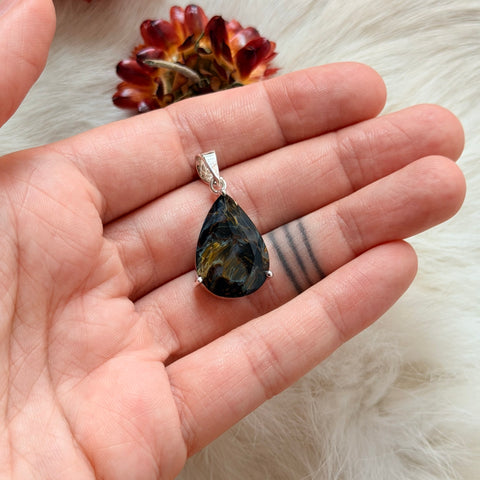 Ravenstone Crystals Pietersite Necklace "Carly"